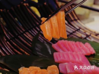 这家自助餐太好吃直接把我相机拍没电！