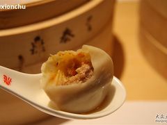 蟹粉小笼咬开~-鼎泰丰(当代商城店)