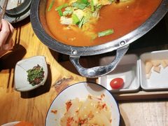 -野山舂·贵州现舂酸汤火锅(鸿通城店)