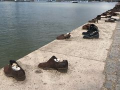 -多瑙河畔鞋履雕塑