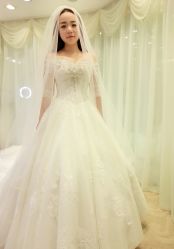 -艾米丽婚纱礼服