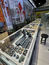 -灵彩珠宝(朗香街店)