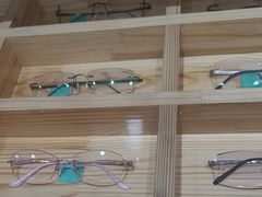 -豪门视光·星趣控·蔡司依视路眼镜代理商(中央大街店)