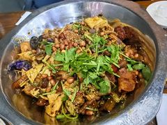 -愉肴麻辣香锅(中山路店)