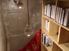 -HIGH FIVE哈福手工汉堡(桂林路店)