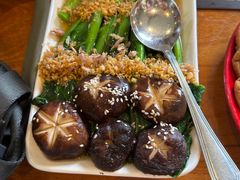 -Chom Cafe and Restaurant