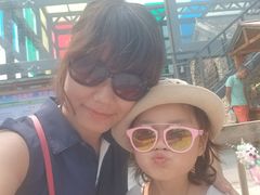 -百里峡七彩艺术小镇