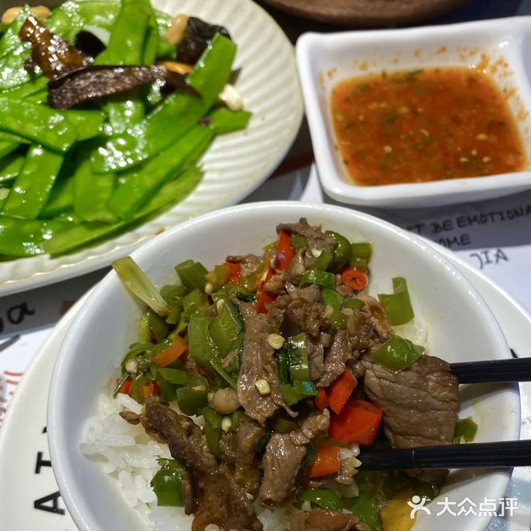 “云南风味，尽在小喜家每一口！”