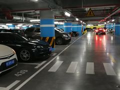 -白玉兰广场停车场