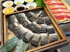 -围炉肉舍•炭烤活鳗•丹东海鲜烤肉(步行街店)