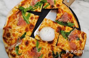Hot Spring Egg Pizza