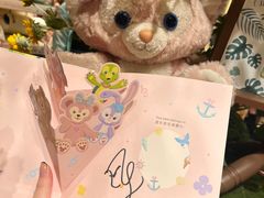 -小镇影院迪士尼小熊Duffy与他的朋友合影地