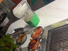 -山野的朋友露营炭火烤肉