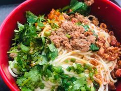 -爆炸头阿姨小四川正宗川味小吃(无任何分店)
