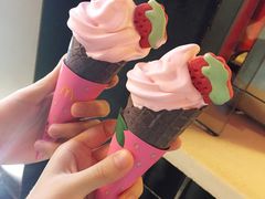 草莓华夫筒-麦当劳(番禺易发商业街店)