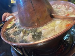 -果松木炭酸菜铜火锅·外婆参鸡汤