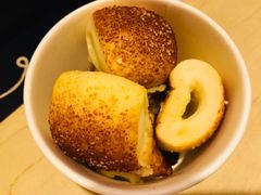 一口奶油芝士面包-巴黎贝甜(宜山路店)