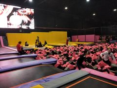 -嘿哟动霸CHUA·新潮玩运动娱乐中心·蹦床滑冰团建乐园