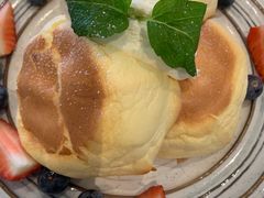 莓果奶油芝士舒芙蕾松饼-UPPER KITCHEN(延安路店)