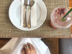 -Chom Cafe and Restaurant