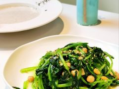 鹰嘴豆蒜香炒菠菜-洛缦音乐餐厅(工业展览馆万象城店)