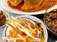 -丹水桥地锅鱼·翘嘴鲌·地方特色全鱼宴(丹江口大坝店)