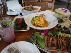 -Chom Cafe and Restaurant