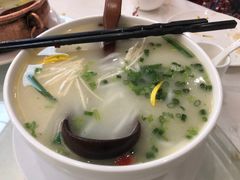过桥米线-蝴蝶泉宾馆-中餐厅