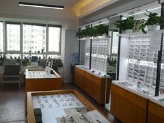 -视野联行眼镜•蔡司•依视路(温江店)