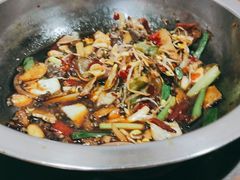 -泡山椒干锅肥肠鸡