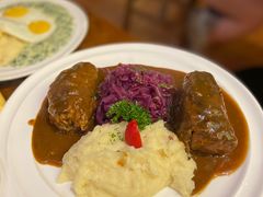 牛肉卷配苹果花椰菜土豆泥-申德勒加油站西餐厅Schindlers Tankstelle(上海外滩店)