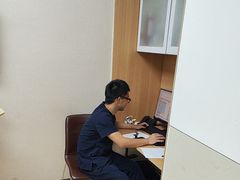 -瑞尔齿科(上海长风大悦城店)