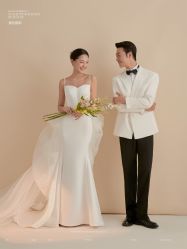 点击看大图 -至臻微拉婚纱摄影