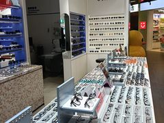 -美式眼镜·授权蔡司.依视路.尼康.豪雅.明月(南翔印象城店)
