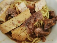-松树干拌面店