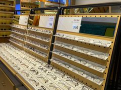 -LOOK眼镜·蔡司依视路配镜(宝山万达店)