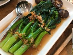 -Chom Cafe and Restaurant