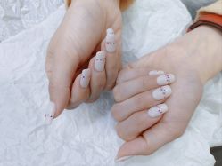 -灰姑娘美甲美睫馆