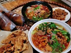 -爆炸头阿姨小四川正宗川味小吃(无任何分店)