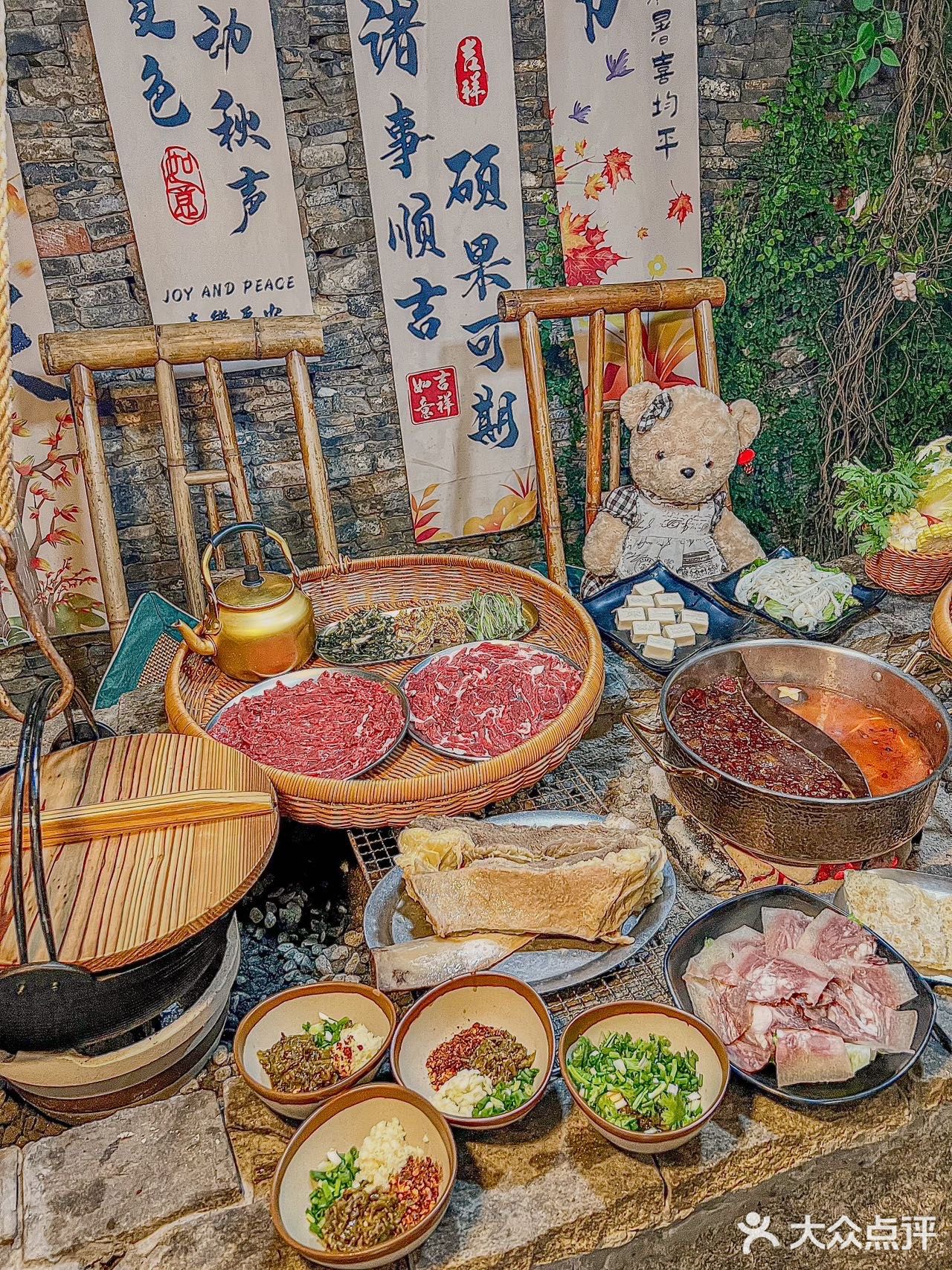 藏在老门东巷子里的贵州酸汤牛肉火锅