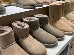 -UGG(燕莎奥特莱斯购物中心店)