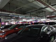 -皇庭广场-地下停车场