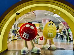 -m豆巧克力世界(上海世茂广场店)