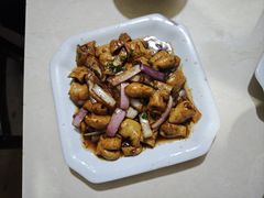 洋葱炒大肠-秀英小吃