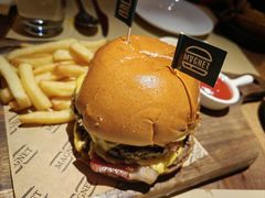 双层牛肉培根汉堡-Magnet磁食(愚园路店)