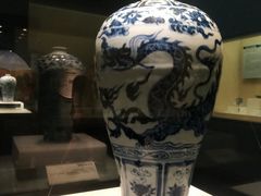 国宝-元代青花瓷四爱图梅甁-湖北省博物馆