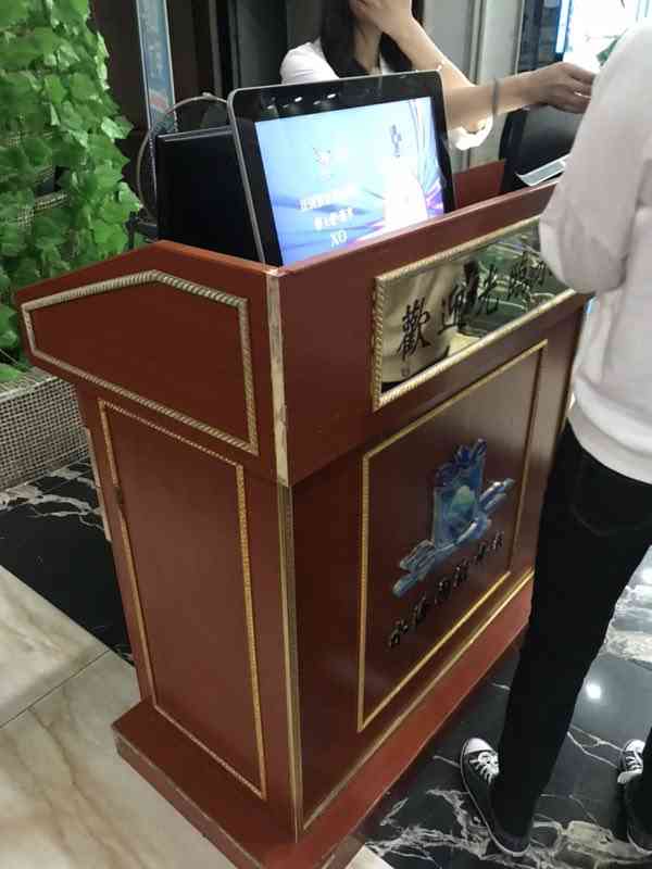 水源国际水会(民治店)-"服务很好.每天都有自助餐还有海鲜还有西瓜.