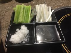 -三人行骨头王火锅(长寿店)