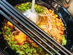 -爆炸头阿姨小四川正宗川味小吃(无任何分店)