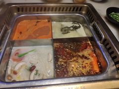 -巴渝瓦肆重庆鲜火锅(宝龙环湖店)